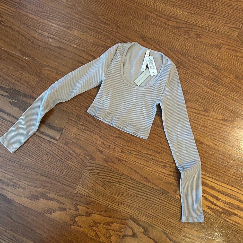 NWT Babaton Sculpt Ribbed Scoop Neck Cropped Longsleeve Size XS Seamless ARITZIA - Picture 2 of 7